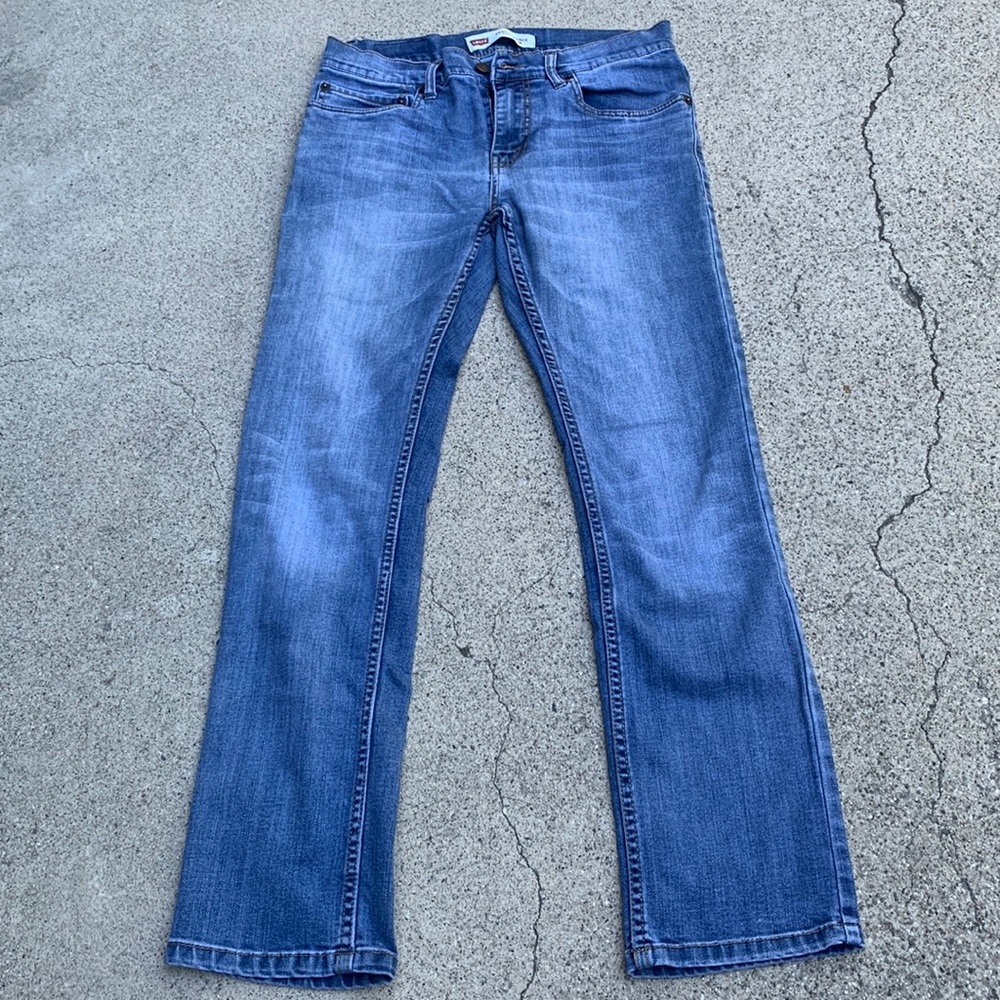 Young mens LEVIS 511 slim jeans. Great condition! Closet staple.